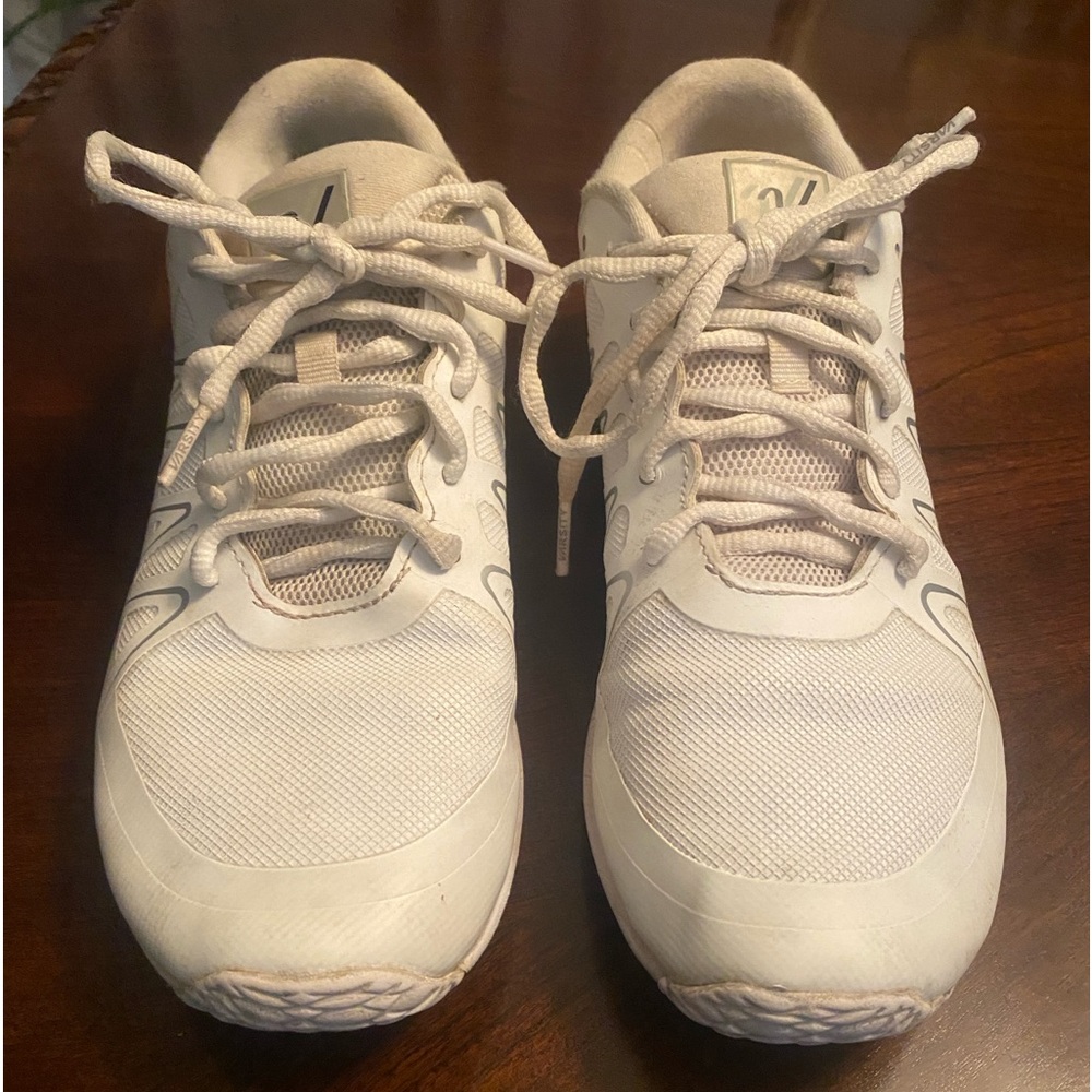 Cheer shoes